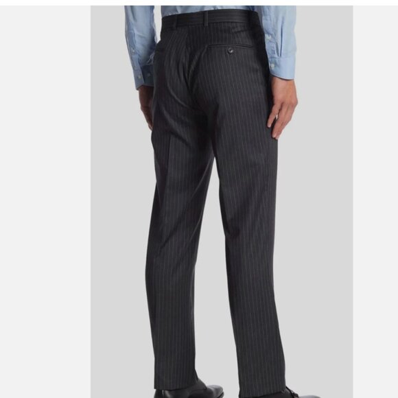 Tommy Hilfiger 100% Wool three-piece suit, jacket Size R44 - Picture 4 of 16